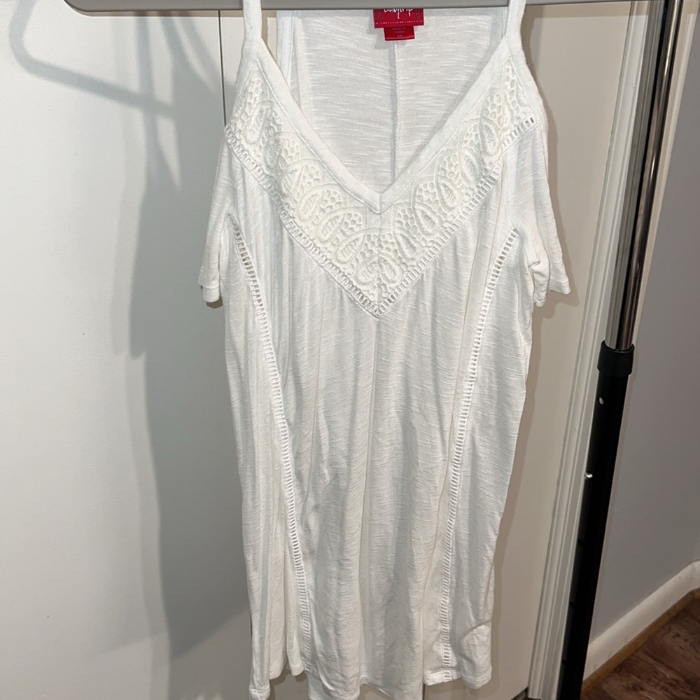 Buckle White Off The Shoulder Top • Women’s Sz XS